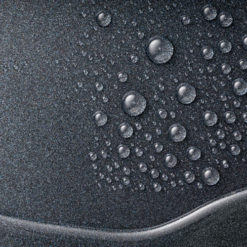 test de la goutte d'eau dans une poêle inox